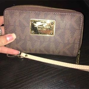 Michael Kors Jet Set Smartphone Wristlet